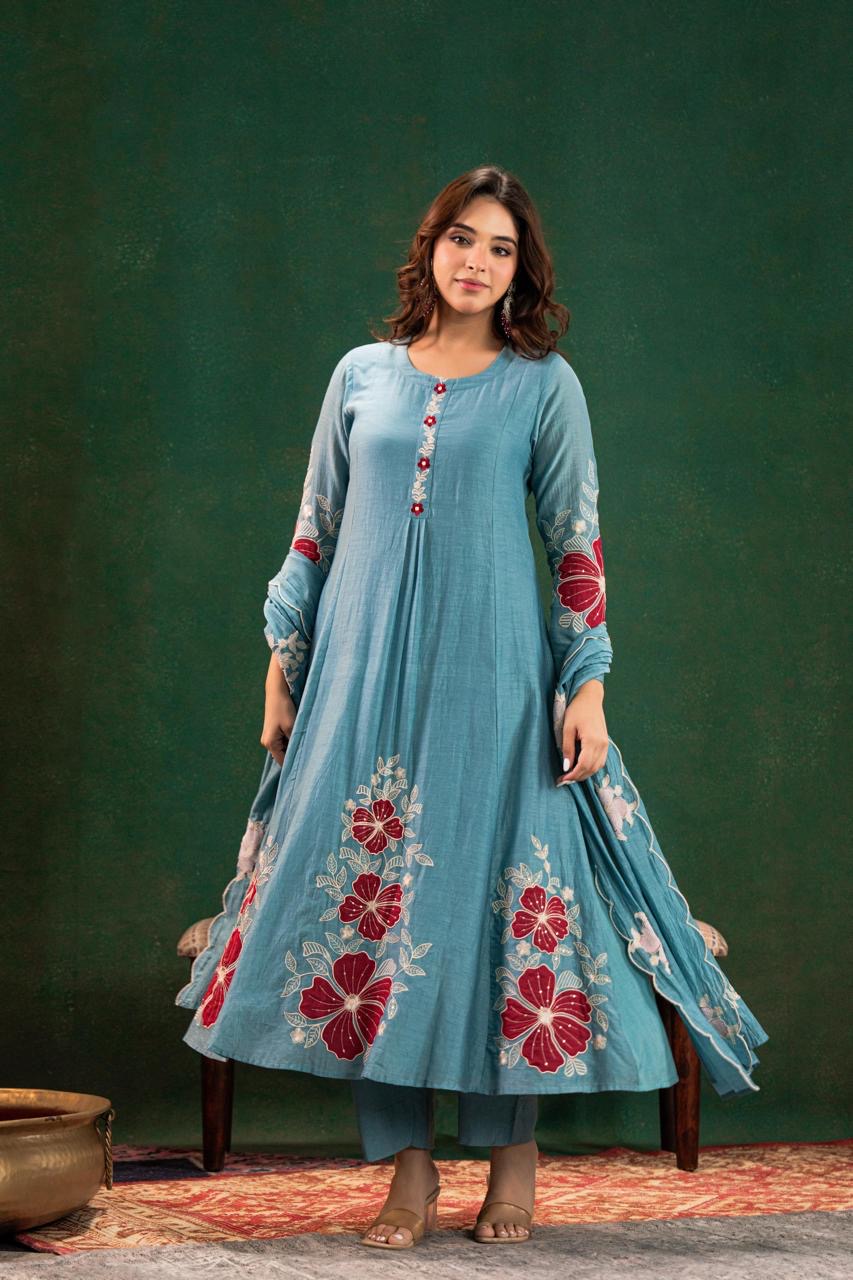 Elegant Mul Chanderi Appliqué Suit