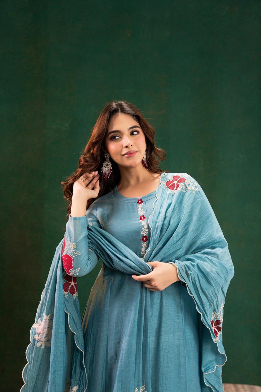 Elegant Mul Chanderi Appliqué Suit