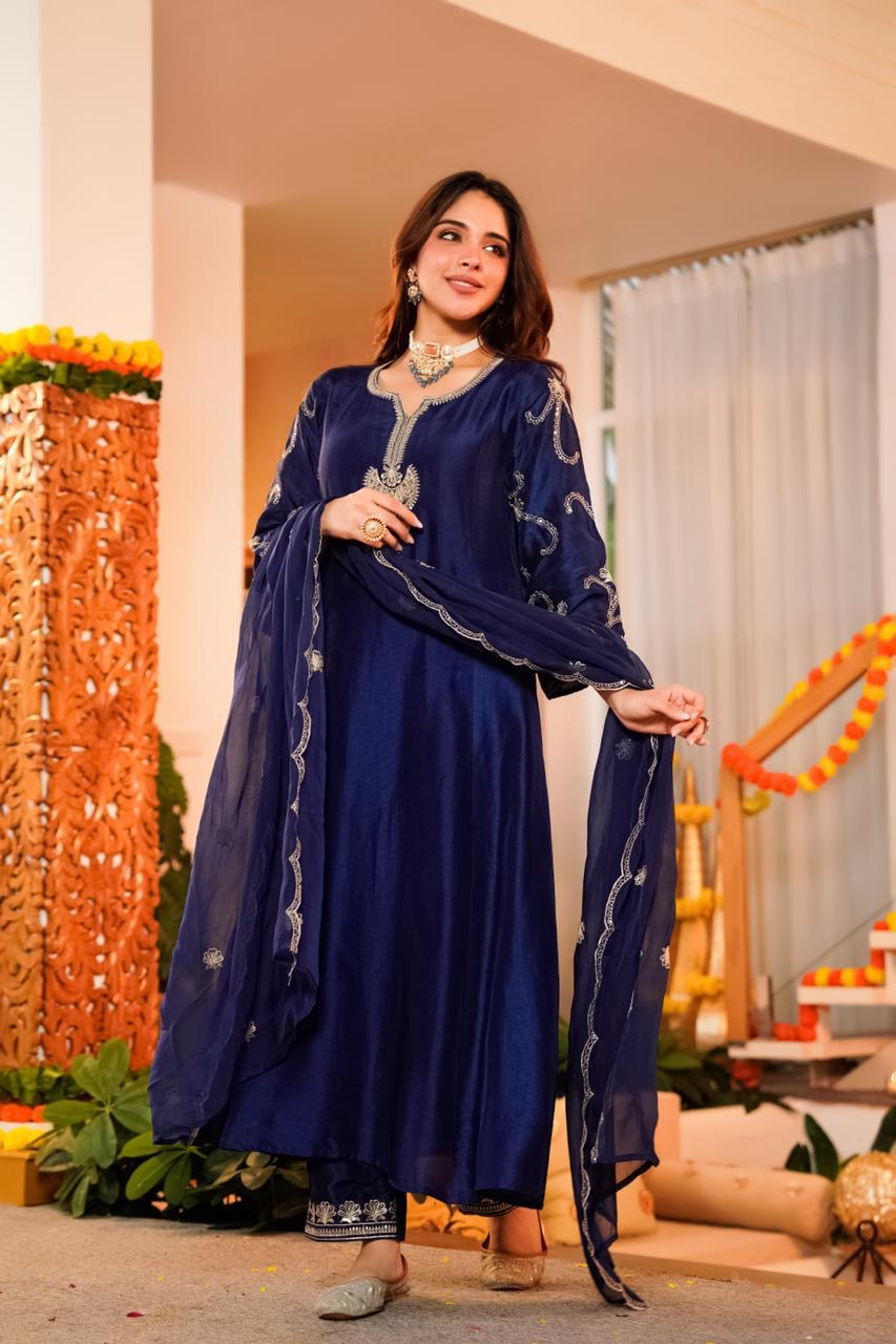 DOLA SILK SUIT