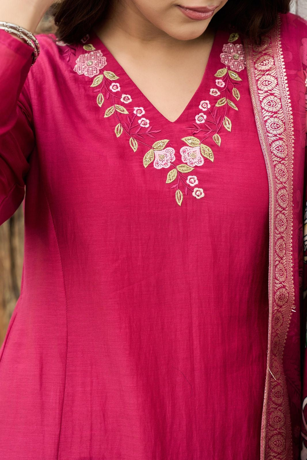 Mul Chanderi Thread Word Suit.