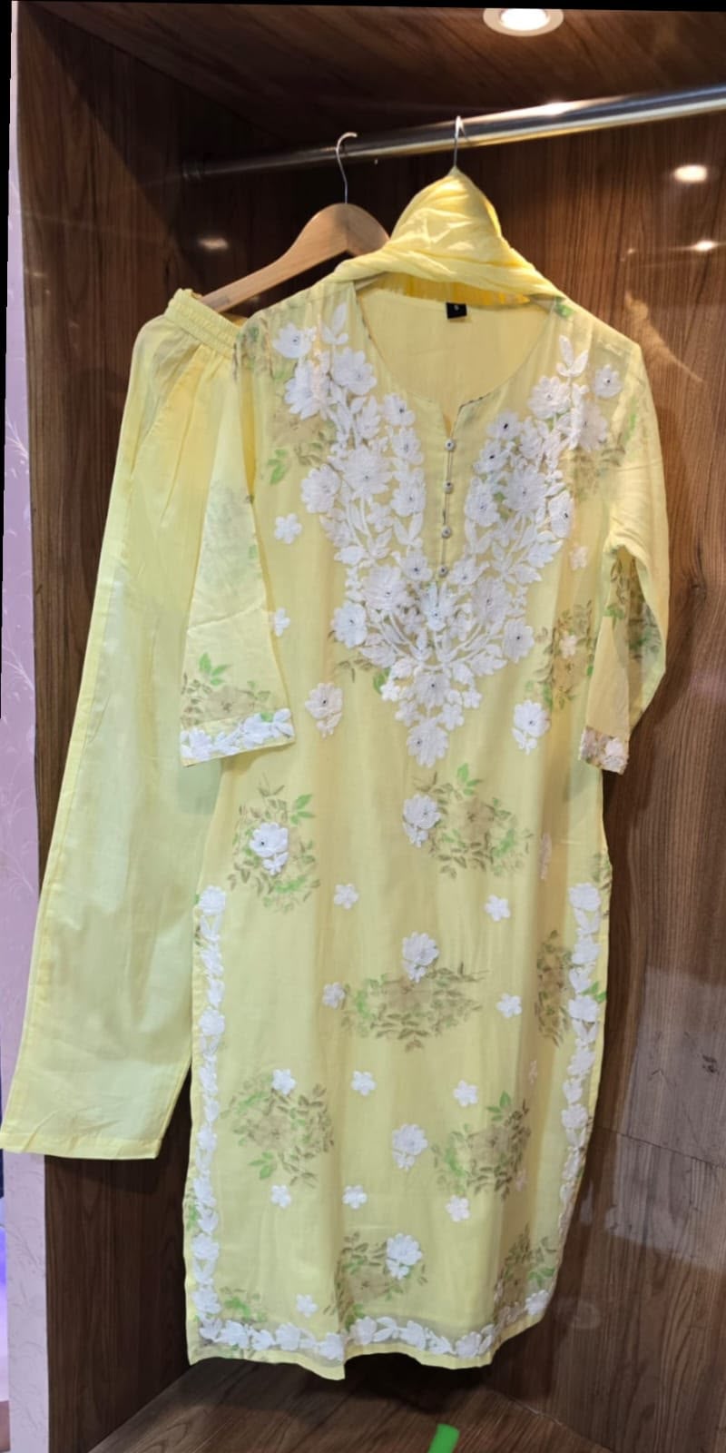 Mul Cotton Thread Work Elegant Suit