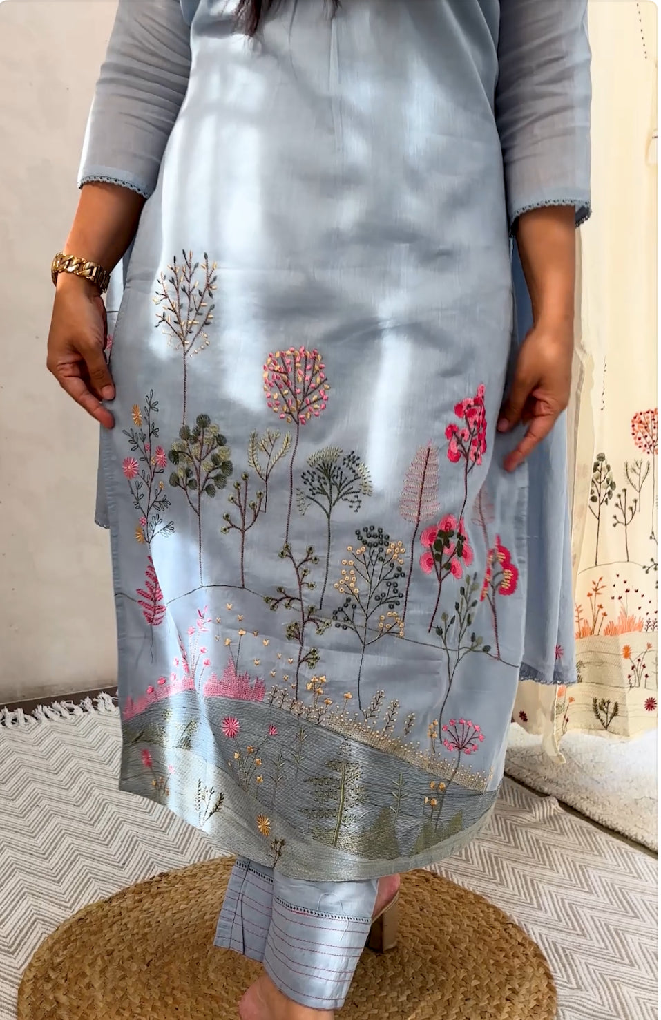 Mul Cotton Thread Work Elegant Suit