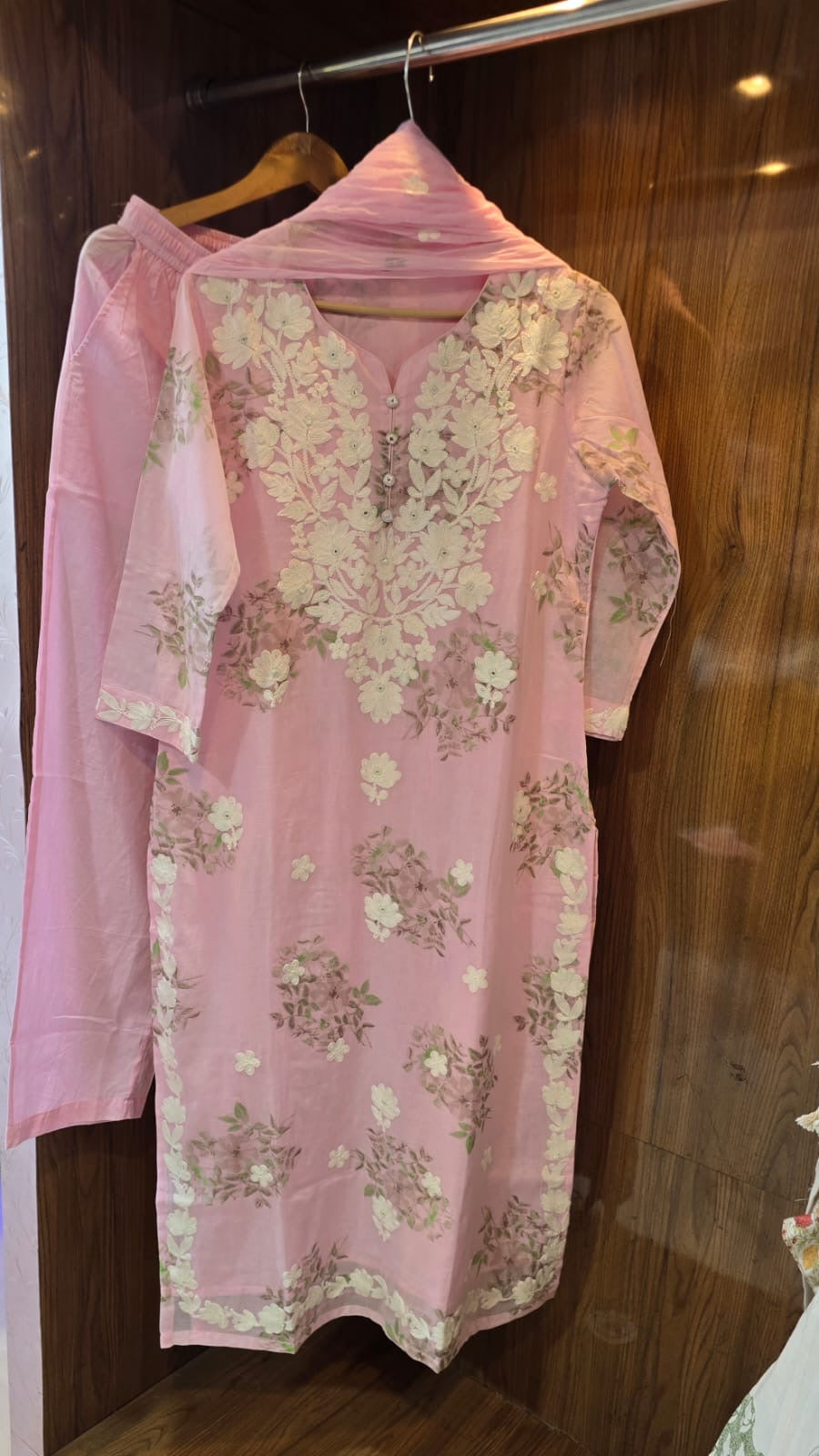 Mul Cotton Thread Work Elegant Suit