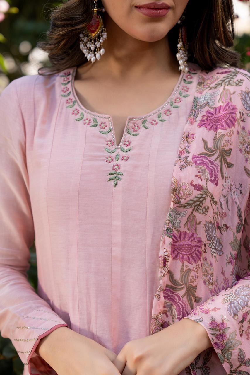 Mul chanderi Appliqué Patch Work Elegance Premium Suit.