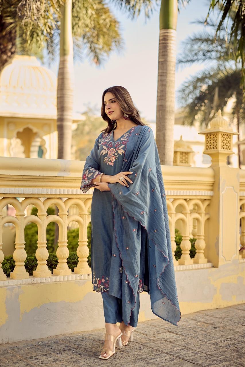 Mul chanderi Appliqué Work elegance premium suit