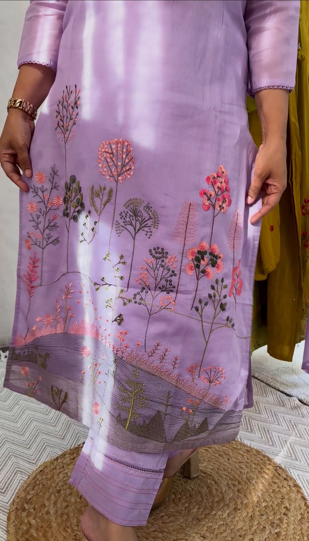 Mul Cotton Thread Work Elegant Suit