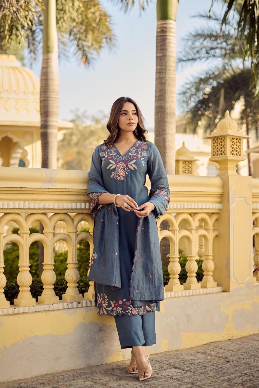 Mul chanderi Appliqué Work elegance premium suit