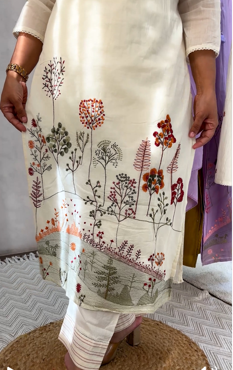 Mul Cotton Thread Work Elegant Suit
