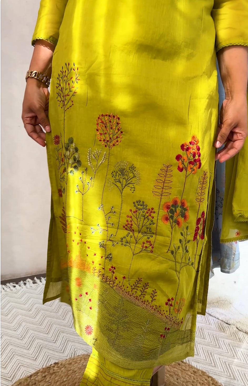 Mul Cotton Thread Work Elegant Suit